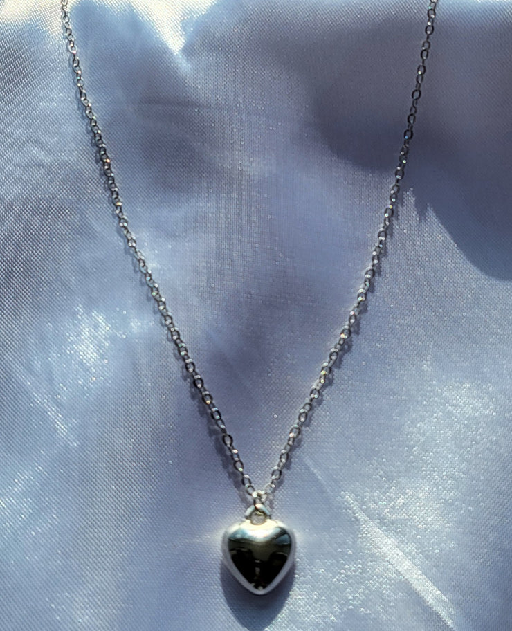 Heart pendant necklace