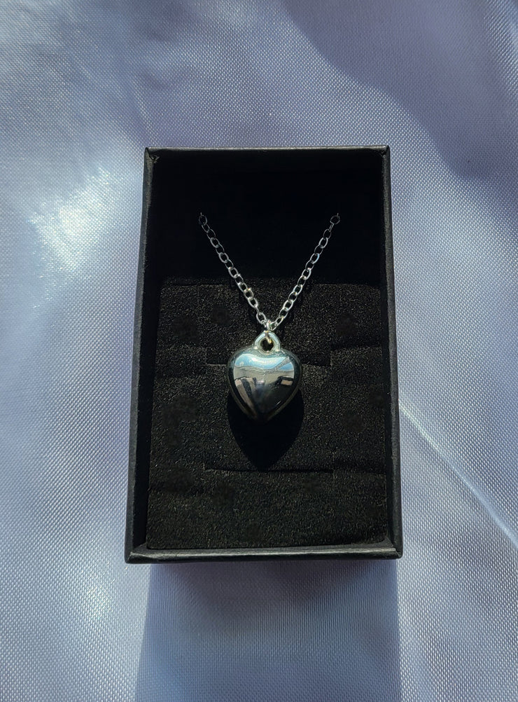 Heart pendant necklace
