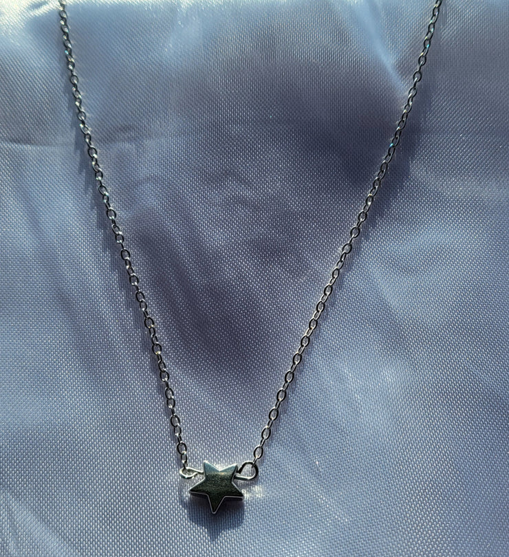 Star pendant necklace