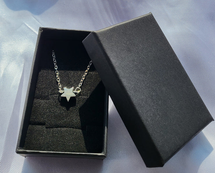 Star pendant necklace