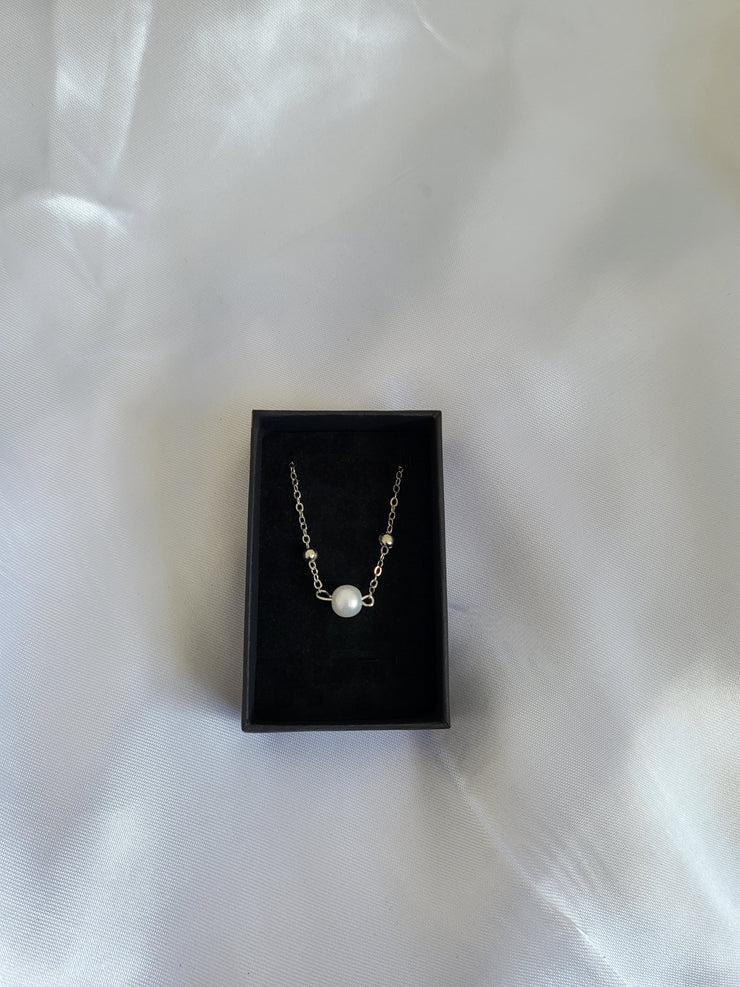 Silver pearl necklace