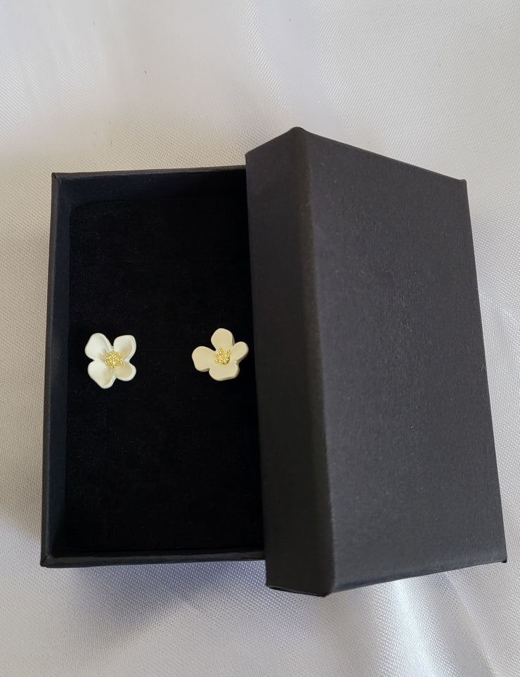 Golden bud flower earrings