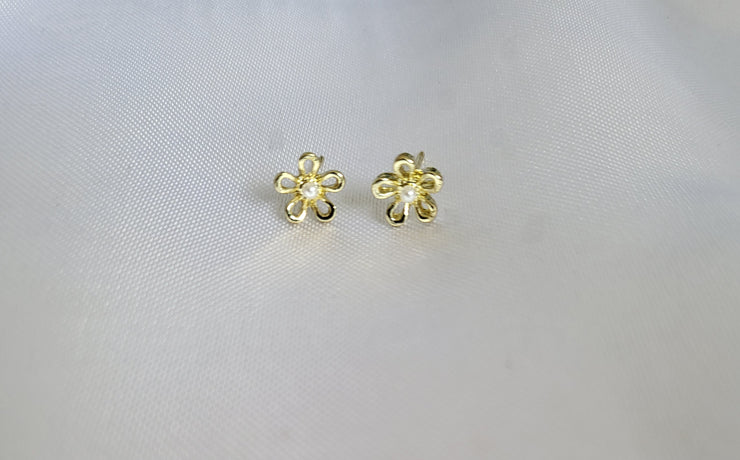 Golden pearl flower earrings