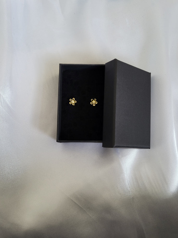 Golden pearl flower earrings