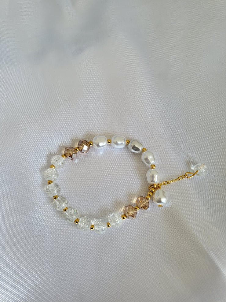 White pearl beaded bracelet